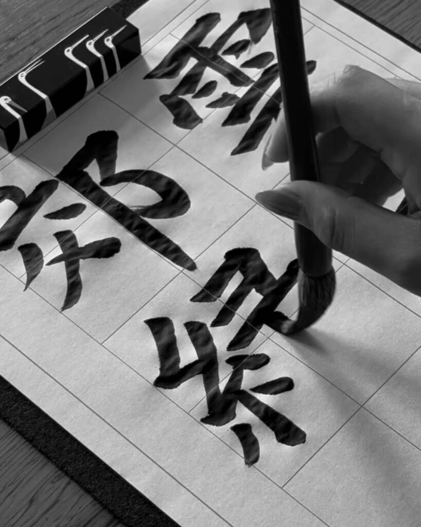 Shodō calligraphy workshop in Berlin — Japanese ink stick with crane design on calligraphy paper at suminumi.