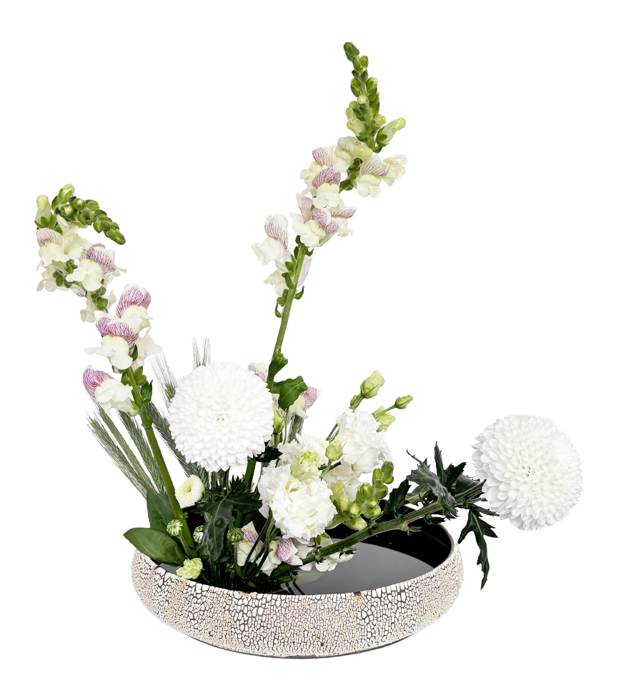 Seasonal Ikebana arrangement from a Japanese flower workshop in Berlin, featuring peony, lily and delicate greenery in a ceramic vessel.